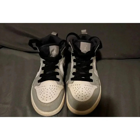 Nike Air Jordan 1 Mid Light Smoke‎ Grey 640734-078 Size 12C Sneakers - Picture 3 of 8